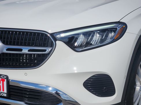 Used 2025 Mercedes-Benz GLC 300 image 8