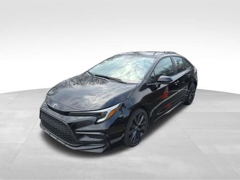 Used 2024 Toyota Corolla SE image 2