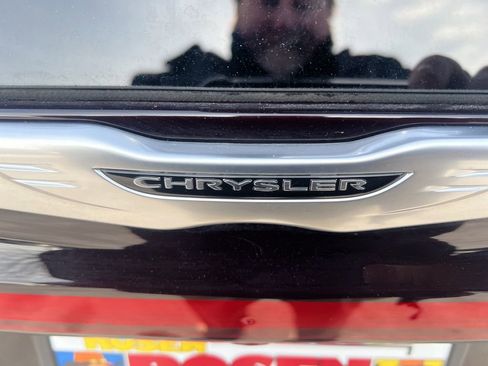 Used 2024 Chrysler Pacifica Touring-L image 30