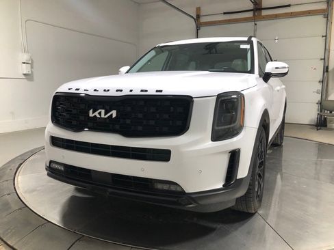Used 2022 Kia Telluride SX w/ SX Prestige Package image 3