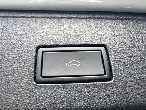 Used 2021 Volkswagen Atlas Cross Sport SE image 33