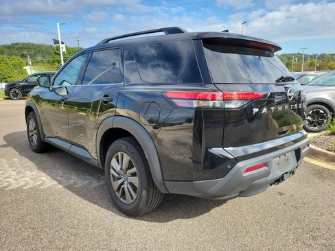 Used 2022 Nissan Pathfinder SV w/ SV Premium Package image 28