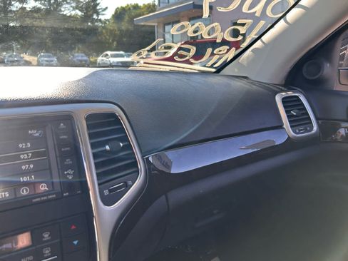 Used 2013 Jeep Grand Cherokee Laredo AWD/4WD image 20