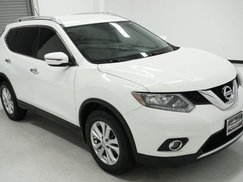 Used 2016 Nissan Rogue SV FWD image 3