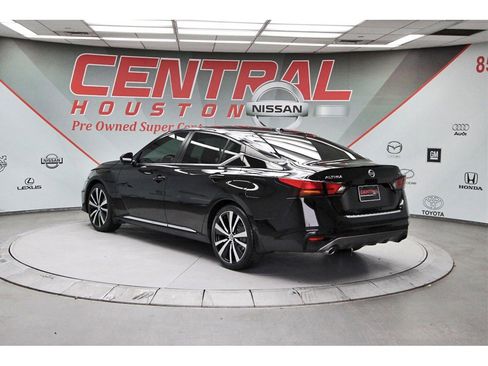 Certified 2020 Nissan Altima 2.5 SR image 3