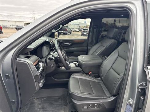 Used 2025 GMC Yukon XL Denali w/ Advanced Technology Package AWD/4WD image 13