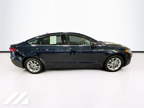 Used 2020 Ford Fusion SE image 4