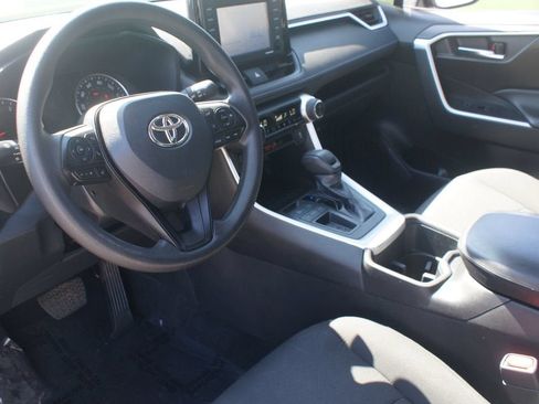 Used 2022 Toyota RAV4 XLE FWD image 13