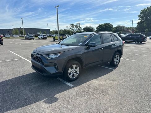 Used 2021 Toyota RAV4 XLE w/ Convenience Package FWD image 13