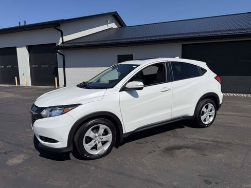 Used 2017 Honda HR-V EX image 2