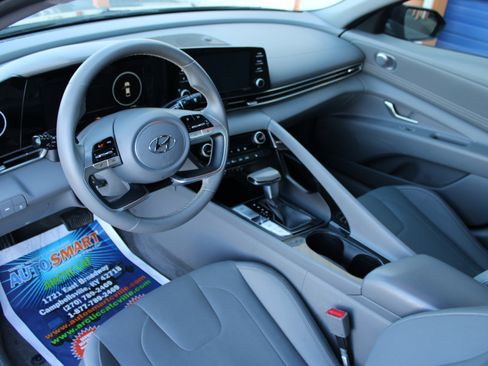 Used 2021 Hyundai Elantra SEL w/ Convenience + Premium Package image 11