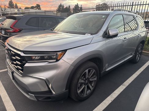 Certified 2023 Honda Pilot Elite image 3
