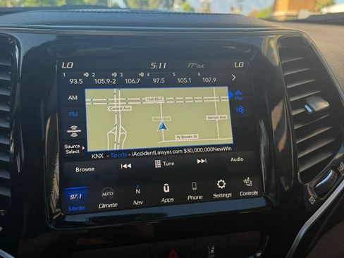 Used 2022 Jeep Cherokee Limited w/ Elite Package AWD/4WD image 11