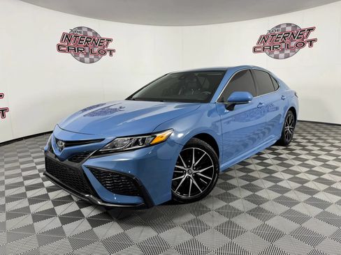 Used 2023 Toyota Camry SE FWD image 1