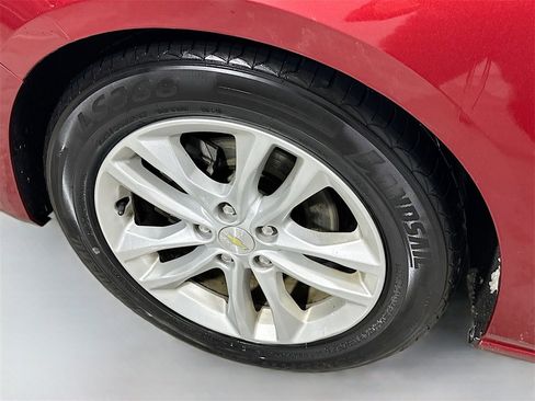 Used 2018 Chevrolet Malibu LT image 28