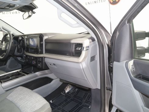 Used 2023 Ford F350 XLT image 39