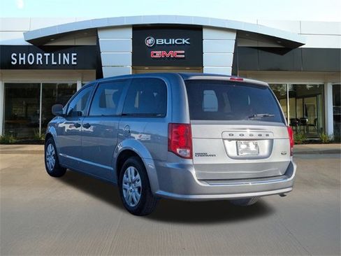 Used 2020 Dodge Grand Caravan SE image 5