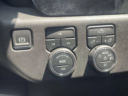 Used 2025 Chevrolet Silverado 2500 LT w/ Convenience Package AWD/4WD image 23