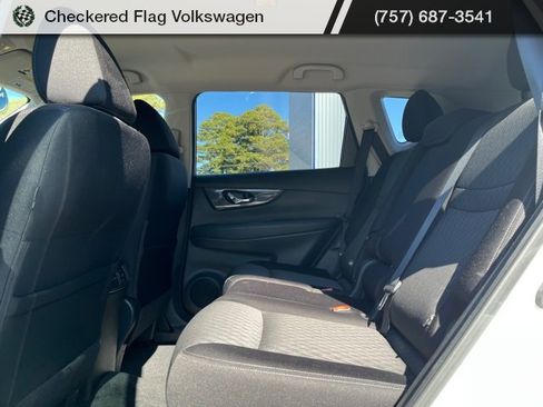 Used 2019 Nissan Rogue SV image 26