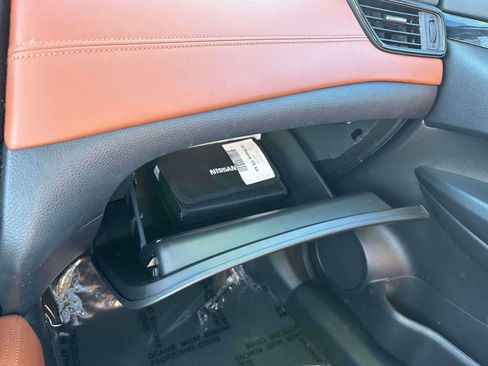 Used 2019 Nissan Rogue SL w/ Premium Package image 34