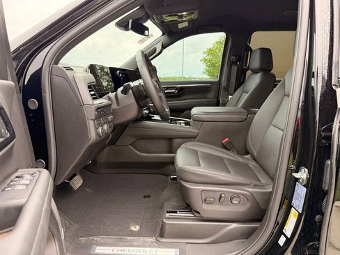 Used 2026 Chevrolet Suburban LT w/ Comfort Package AWD/4WD image 28