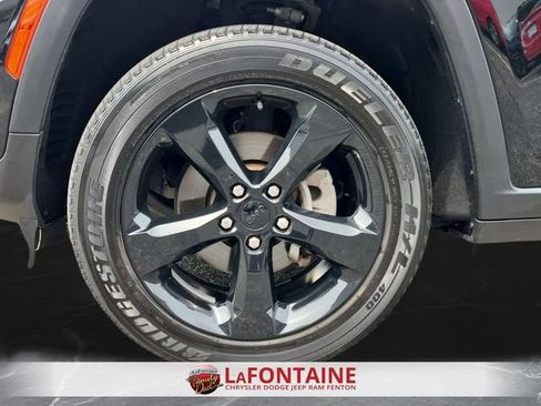 Certified 2024 Jeep Grand Cherokee Altitude AWD/4WD image 32