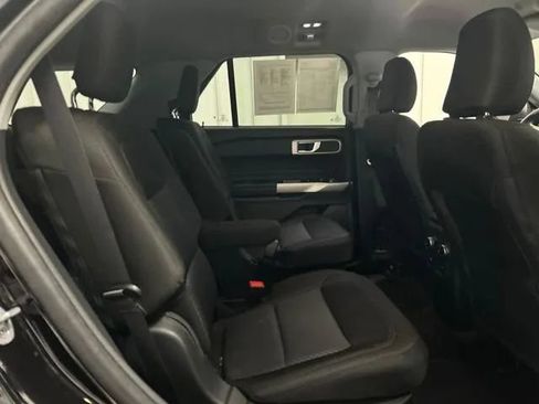Used 2023 Ford Explorer XLT AWD/4WD image 20