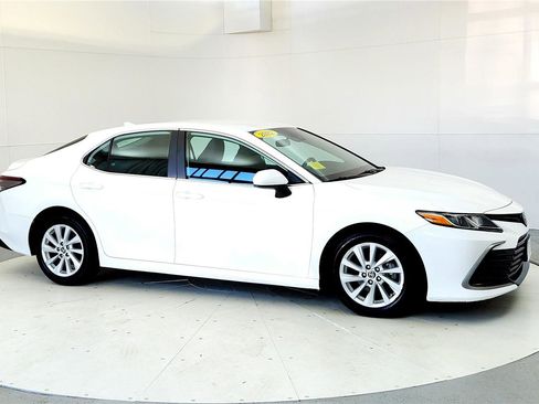 Used 2022 Toyota Camry LE w/ Carpet Mat Package (TMS) image 7