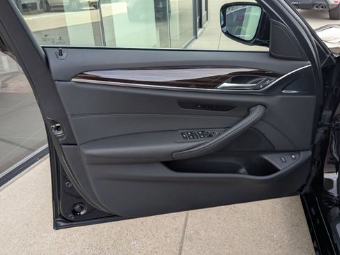 Used 2018 BMW 530e 530e iPerformance image 13