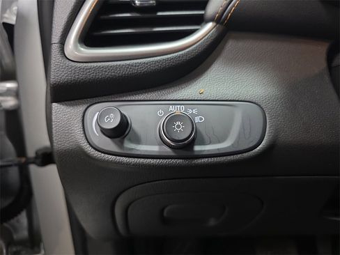 Certified 2020 Chevrolet Trax LT w/ LT Convenience Package image 25