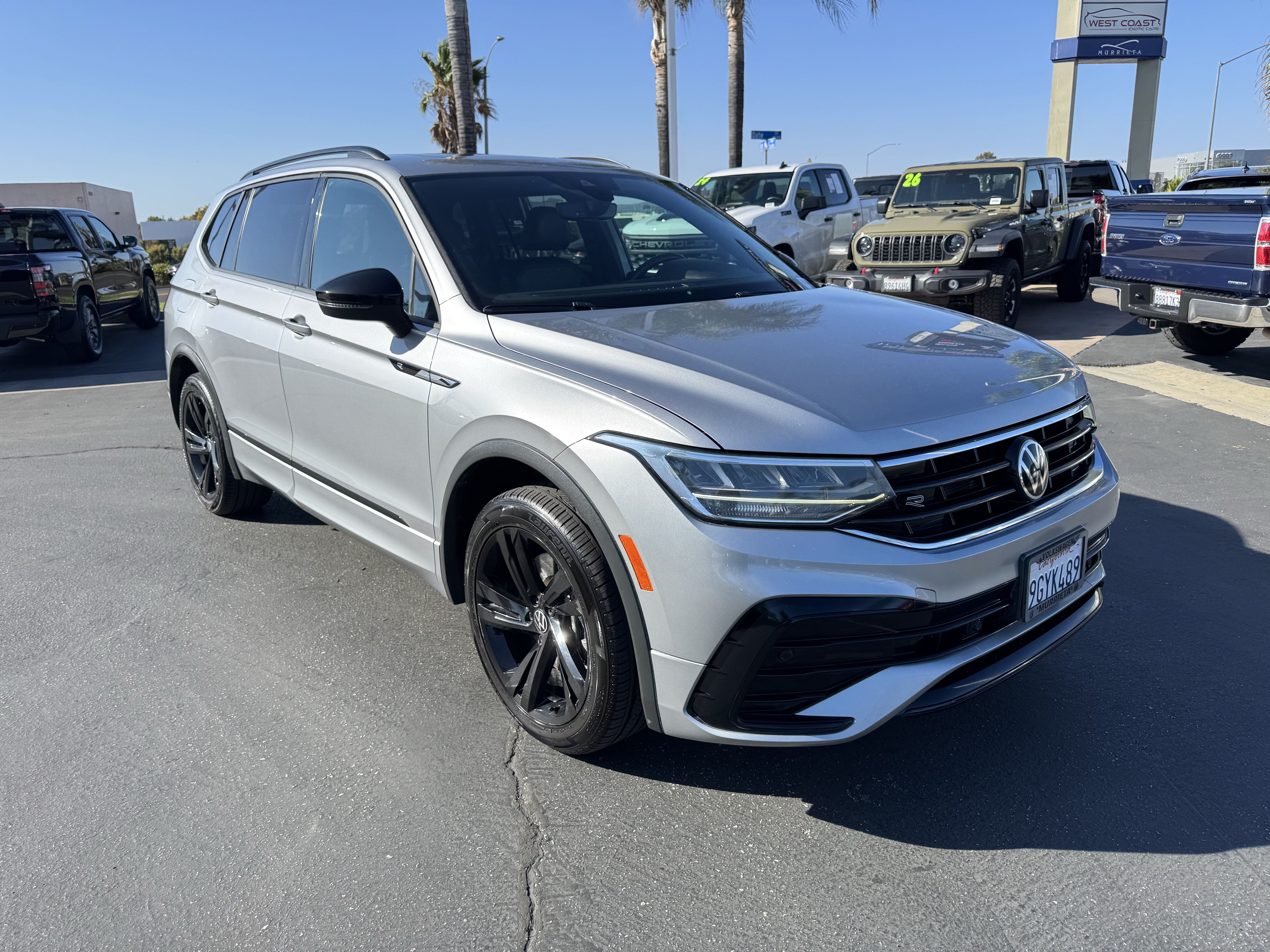 Used 2023 Volkswagen Tiguan SE R-Line FWD image 6