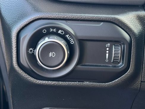 Used 2023 Jeep Wrangler Unlimited Sport AWD/4WD image 29