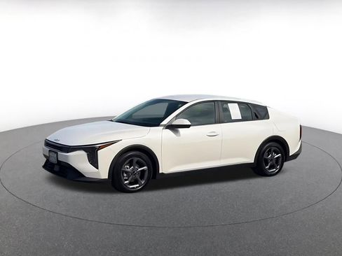 Used 2025 Kia K4 LXS image 9