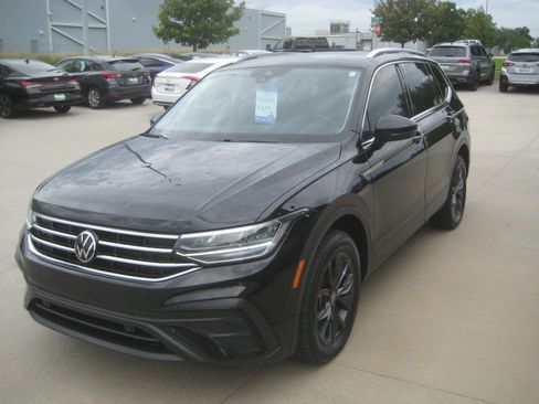 Used 2023 Volkswagen Tiguan SE w/ Panoramic Sunroof Package AWD/4WD image 4