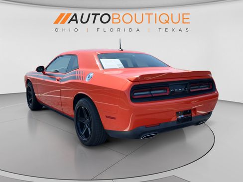 Used 2019 Dodge Challenger SXT RWD image 3