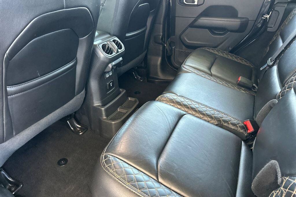 Used 2021 Jeep Wrangler Unlimited Sahara AWD/4WD image 12