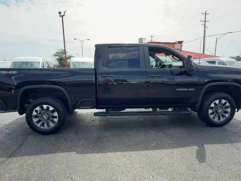 Used 2024 Chevrolet Silverado 2500 Custom w/ Custom Value Package AWD/4WD image 9