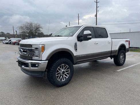 Used 2019 Ford F250 Lariat w/ Lariat Ultimate Package image 4