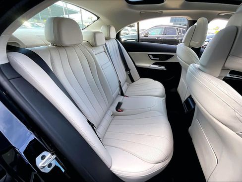Used 2025 Mercedes-Benz E 350 4MATIC Sedan image 19