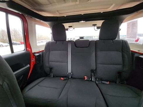 Used 2018 Jeep Wrangler Unlimited Sahara image 25