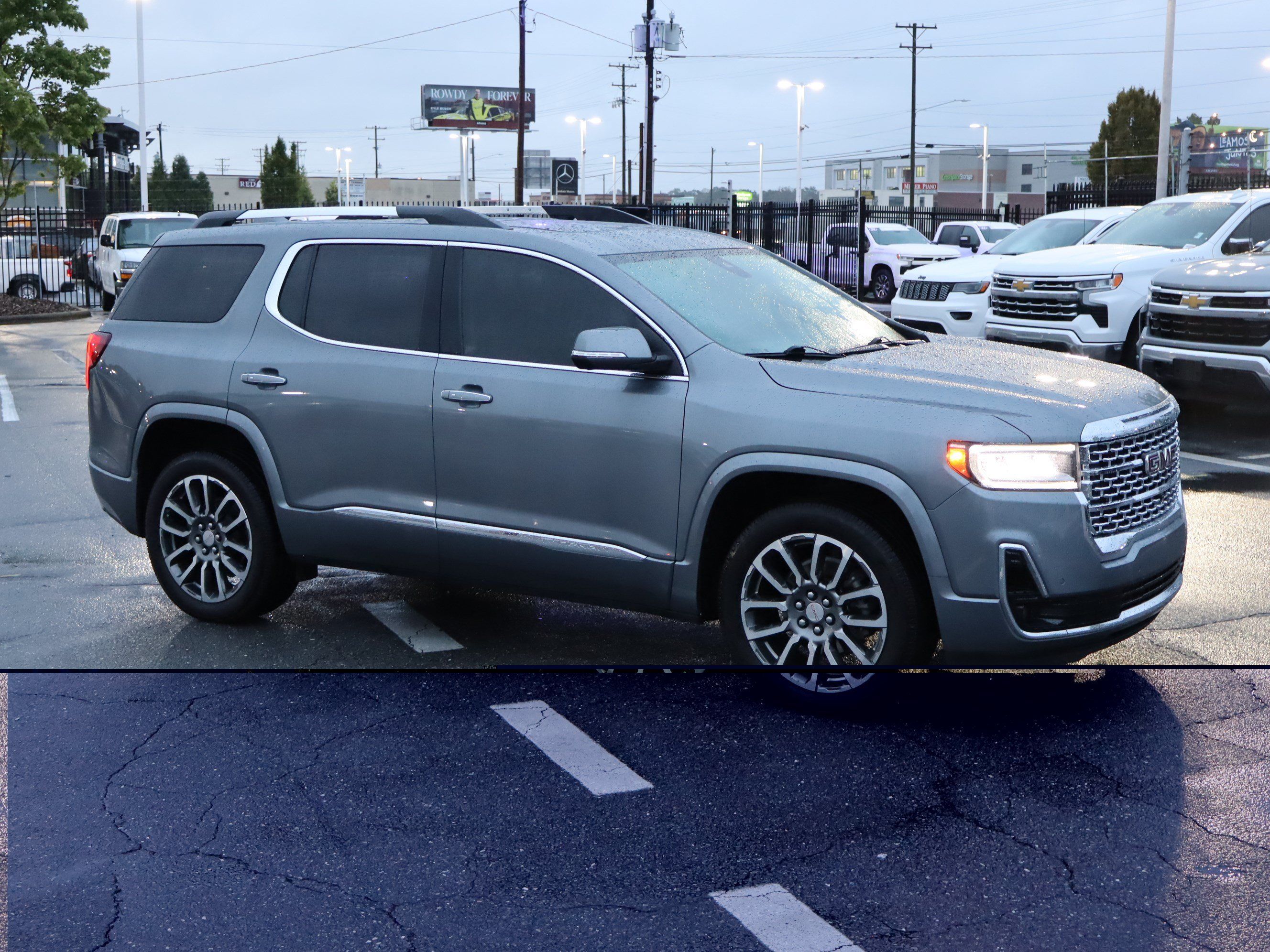 Used 2021 GMC Acadia Denali w/ Denali Ultimate Package AWD/4WD image 2