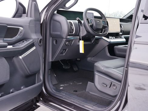 New 2025 Ford Expedition Platinum w/ Stealth Performance Package image 14