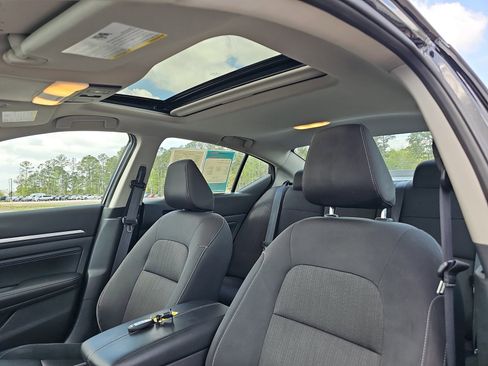 Used 2023 Nissan Altima 2.5 SV w/ SV Premium Package image 31