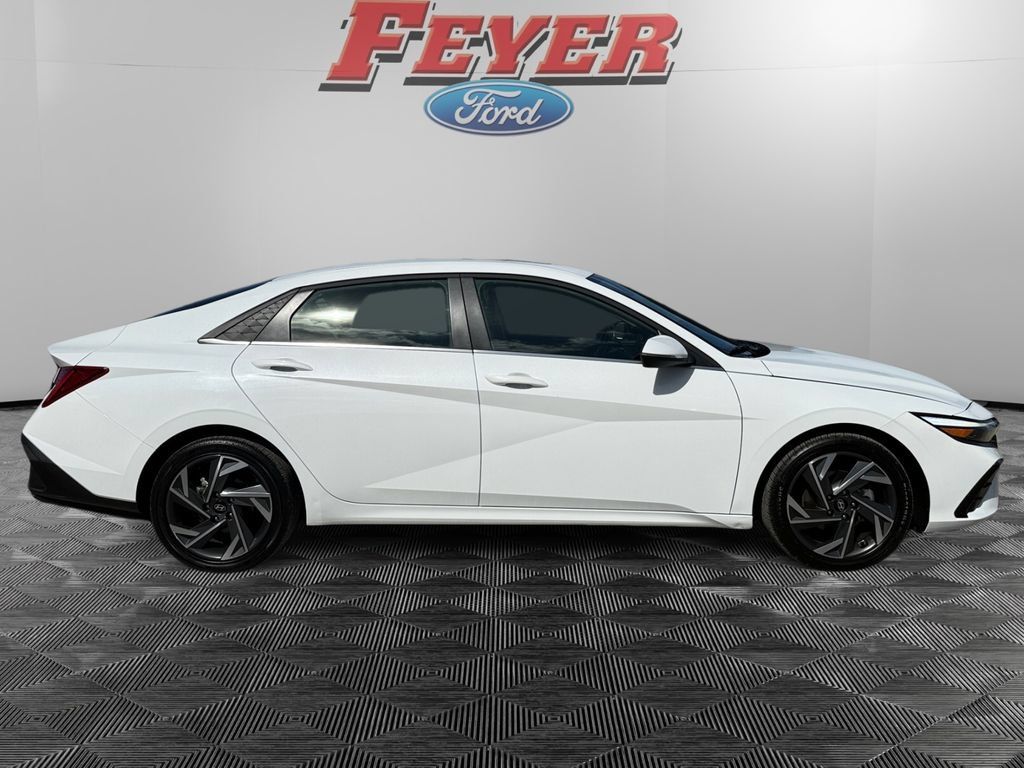 Used 2025 Hyundai Elantra Limited FWD image 6