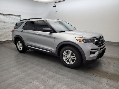 Used 2020 Ford Explorer XLT w/ Equipment Group 202A RWD image 11