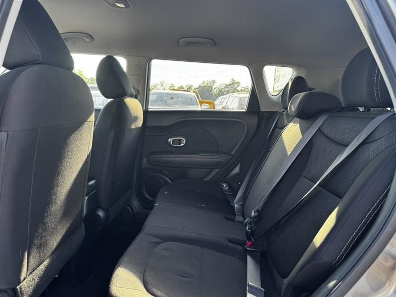 Used 2016 Kia Soul FWD image 17