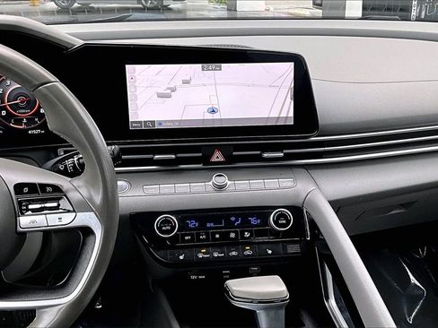 Used 2023 Hyundai Elantra SEL w/ Convenience Package image 9