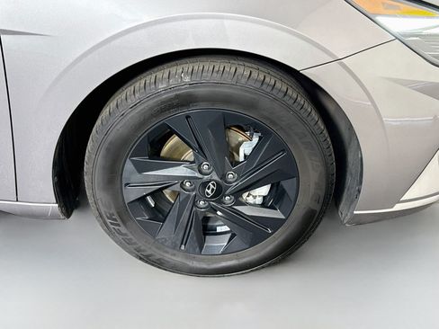 Used 2023 Hyundai Elantra SEL w/ Preferred Accessory Package FWD image 32