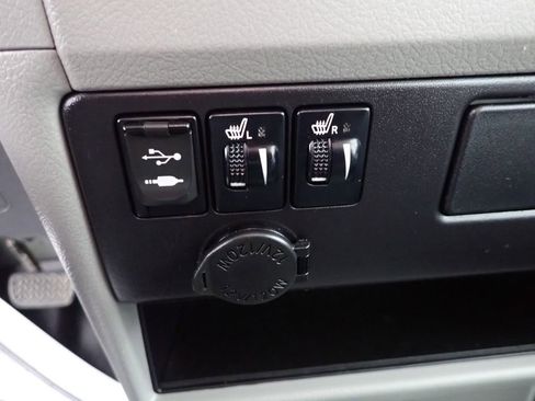 Used 2015 Toyota Sienna XLE w/ XLE Navigation Package image 6