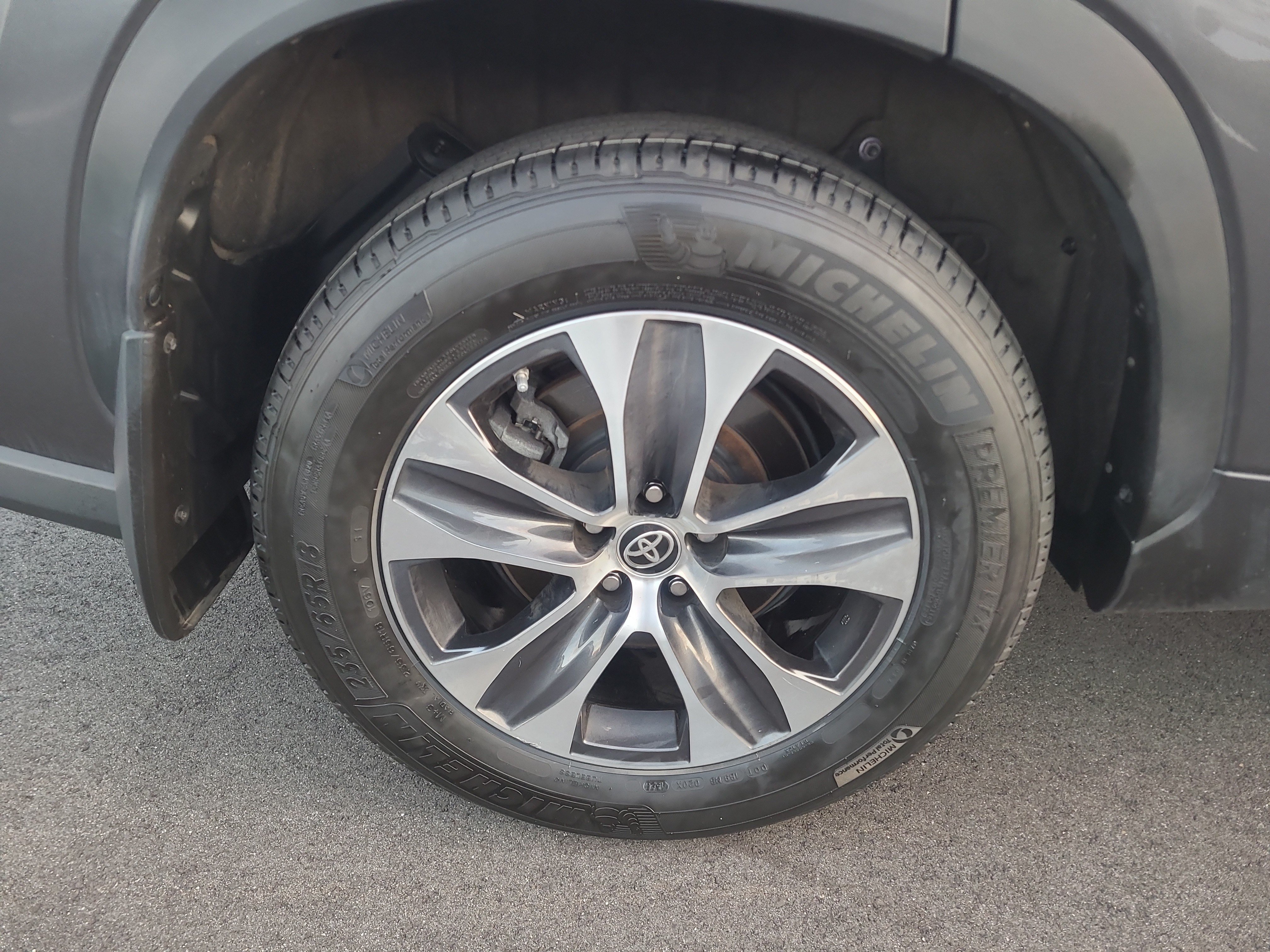Used 2023 Toyota Highlander XLE AWD/4WD image 11